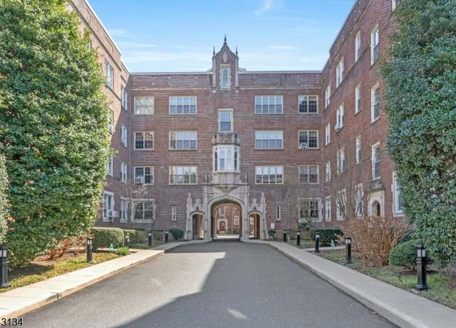 Property at 133 Summit Ave #2, Summit City, NJ 07901-2817, 2 beds, 1 bath