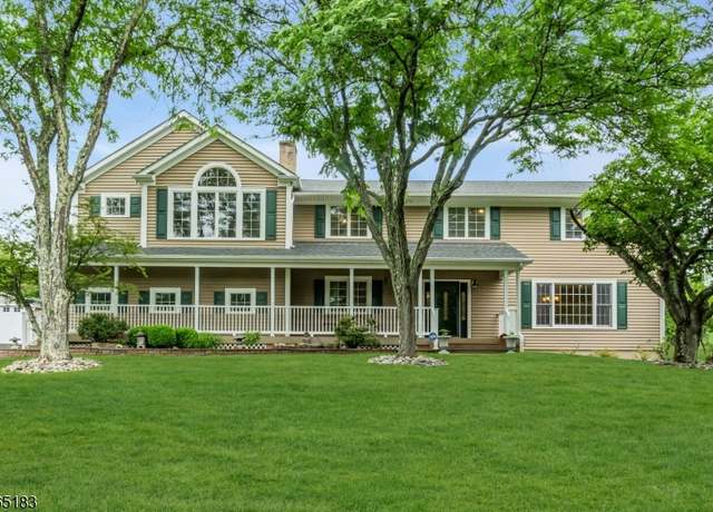 Property at 525 Glen Ridge Dr S, Bridgewater, NJ 08807, 5 beds, 4.5 baths