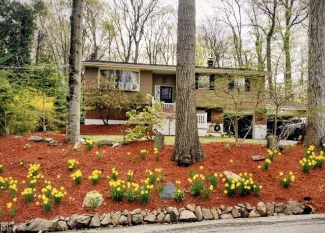 Property at 81 Forest Lakes Dr, Andover Twp., NJ 07821-4015, 4 beds, 2 baths