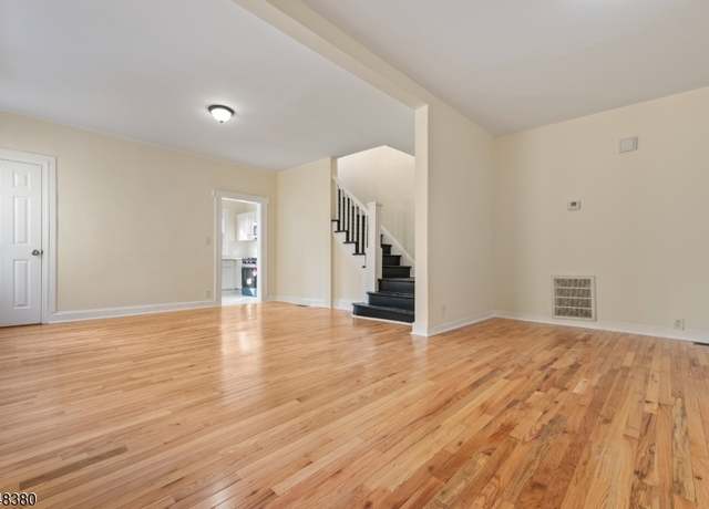 Property at 38 Scofield St, Newark City, NJ 07106-3706, 4 beds, 2 baths