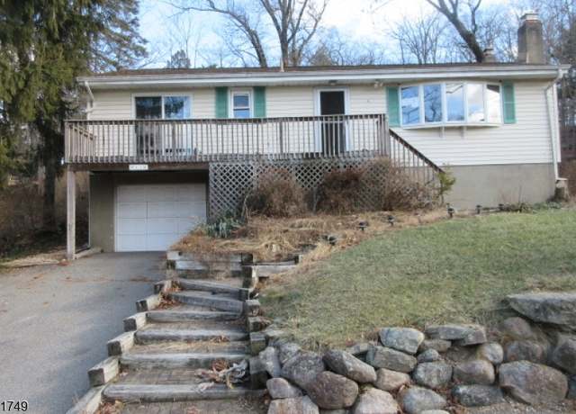 Property at 11 Overlook Ter, Ringwood Boro, NJ 07456-2930, 3 beds, 1 bath
