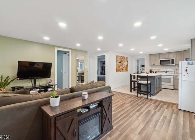 Property at 18 N Shore Dr, Wantage Twp., NJ 07461-1162, 3 beds, 1 bath
