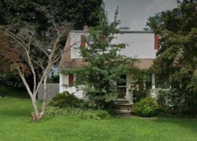 Property at 504 E Frech Ave, Manville Boro, NJ 08835-2210, 4 beds, 1.5 baths
