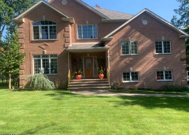 Property at 12 Notch Park Rd, Little Falls Twp., NJ 07424-2437, 4 beds, 3 baths