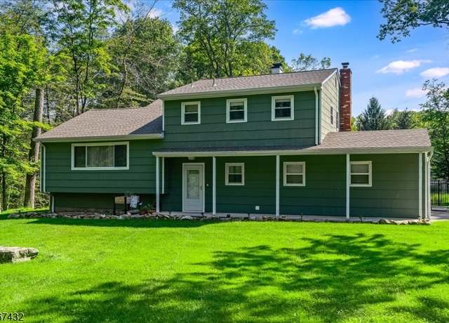 Property at 47 Fawnridge Dr, Washington Twp., NJ 07853-3242, 4 beds, 1.5 baths
