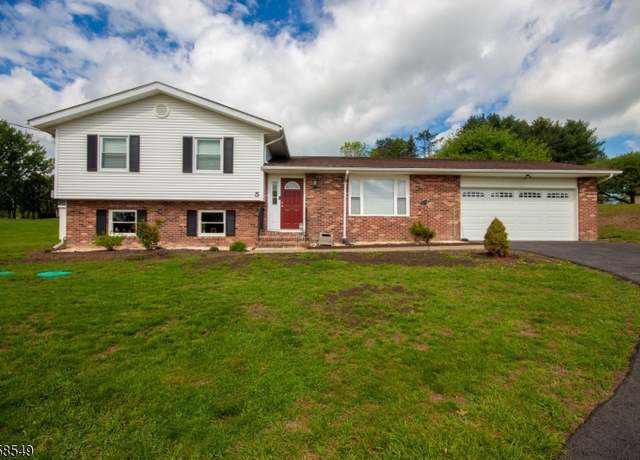 Property at 5 Mountain View Dr, Wantage Twp., NJ 07461-3032, 3 beds, 2.5 baths