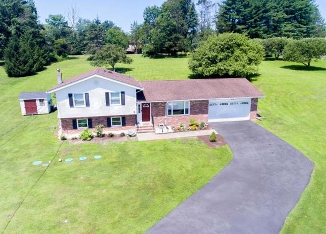 Property at 5 Mountain View Dr, Wantage Twp., NJ 07461-3032, 3 beds, 2.5 baths