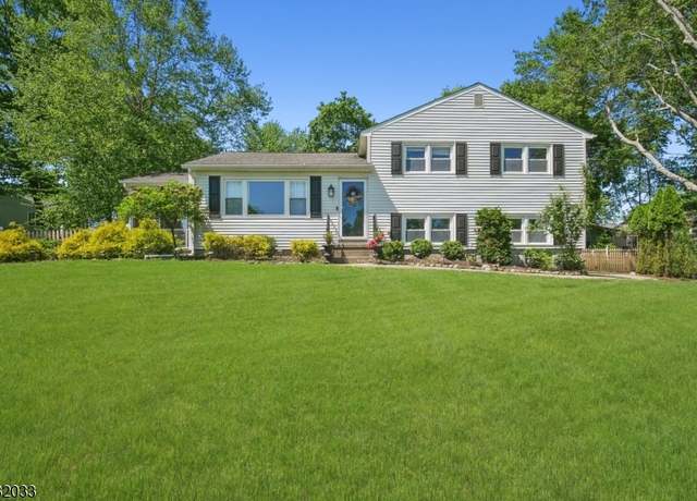 Property at 11 Circle Rd, Florham Park Boro, NJ 07932-2565, 4 beds, 2 baths