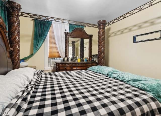 Property at 172 20Th Ave, Paterson City, NJ 07501-3525, 4 beds, 2.5 baths