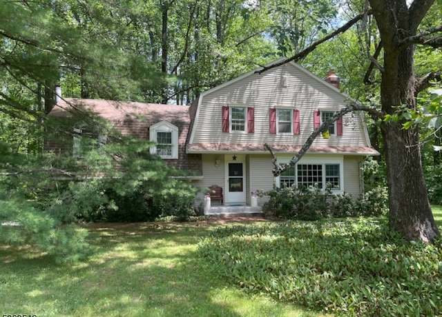 Property at 8 Delwood Rd, Chester Twp., NJ 07930-2125, 4 beds, 2.5 baths