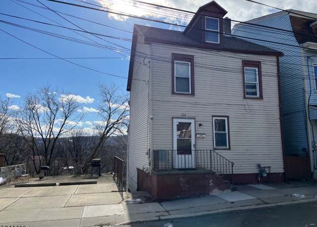 Property at 214 Washington St, Phillipsburg Town, NJ 08865-2902, 4 beds, 1 bath