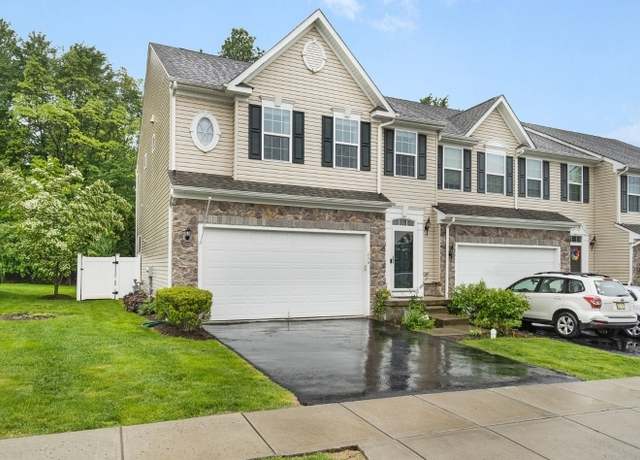 Property at 45D Washington Square Cir, Washington Boro, NJ 07882-2486, 3 beds, 2.5 baths