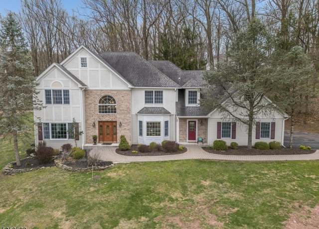 Property at 5 SCARLET OAK Rd, Raritan Twp., NJ 08822-5598, 4 beds, 2.5 baths