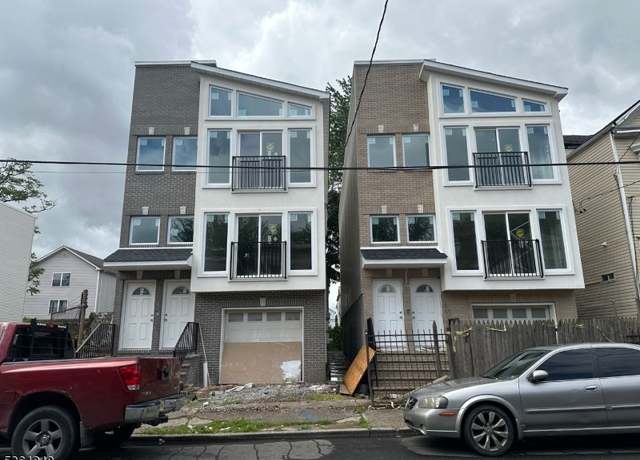 Property at 280 W Runyon St, Newark City, NJ 07108-1436, 6 beds, 4.5 baths