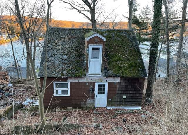 Property at 34 Iowa Ave, Jefferson Twp., NJ 07849-1646, 2 beds, 1 bath