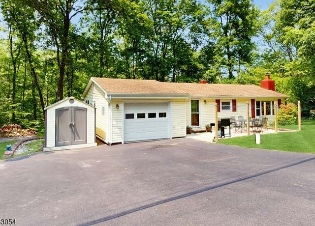 Property at 48 Copeley Rd, Hampton Twp., NJ 07860-6578, 2 beds, 1 bath