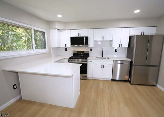 Property at 914 Merritt Dr Unit E, Hillsborough Twp., NJ 08844-5318, 2 beds, 2.5 baths