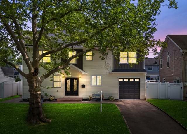 Property at 331 West Ln, Clark Twp., NJ 07066-1637, 5 beds, 3.5 baths