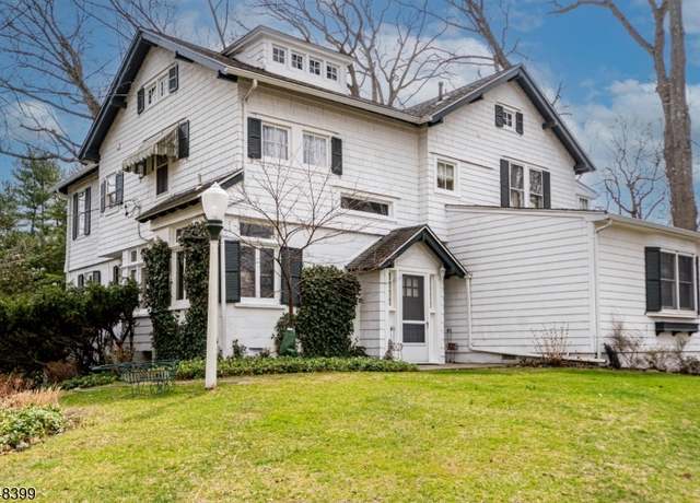 Property at 5 Oak Ridge Rd, Caldwell Boro Twp., NJ 07006-5810, 4 beds, 2.5 baths