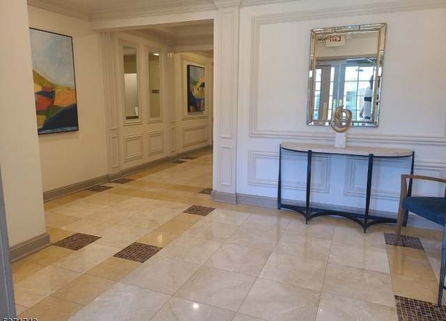 Property at 1304 Pointe Gate Dr #1304, Livingston Twp., NJ 07039-1729, 2 beds, 2.5 baths