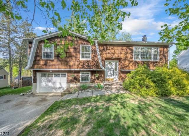 Property at 12 Fox Ledge Dr, Vernon Twp., NJ 07418-1817, 3 beds, 1.5 baths