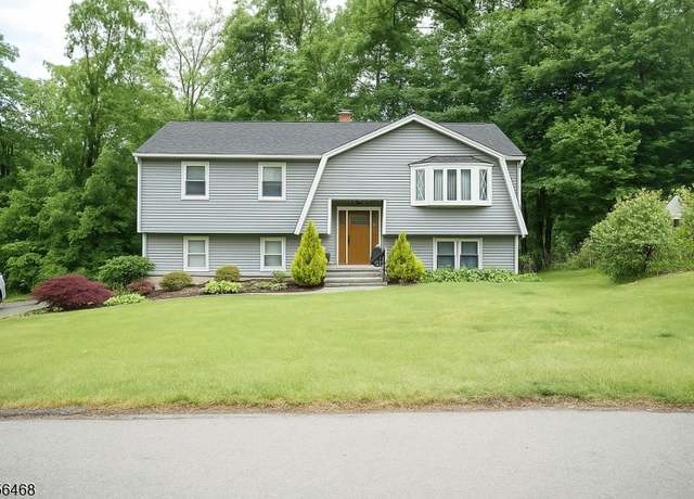 Property at 10 Lincoln Ave, Vernon Twp., NJ 07462-3529, 3 beds, 1.5 baths