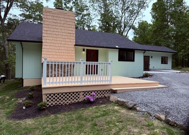 Property at 6 Briar Patch Rd, Andover Twp., NJ 07860-6121, 3 beds, 2.5 baths