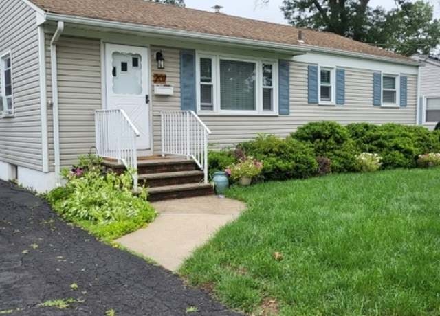 Property at 207 Charlotte Ave, South Bound Brook Boro, NJ 08880-1207, 3 beds, 1 bath
