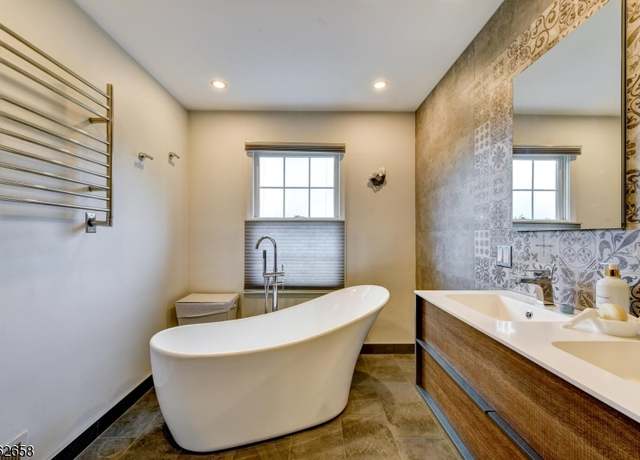 Property at 8 Clark Ct, Bernards Twp., NJ 07920-2953, 3 beds, 2.5 baths
