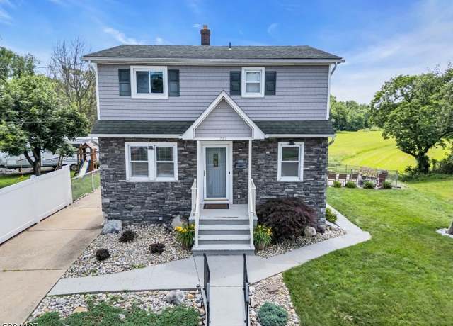 Property at 721 Roosevelt Ave, Manville Boro, NJ 08835-1723, 3 beds, 2 baths