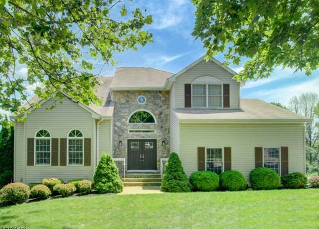 Property at 86 Fox Chase Ln, Roxbury Twp., NJ 07852-2611, 4 beds, 3.5 baths