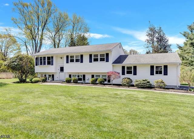 Property at 6 Lincoln Dr, Roxbury Twp., NJ 07836-9104, 3 beds, 1.5 baths