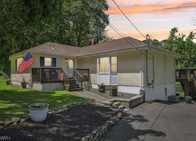 Property at 12 Fisk Trl, Hopatcong Boro, NJ 07843-1111, 3 beds, 2 baths