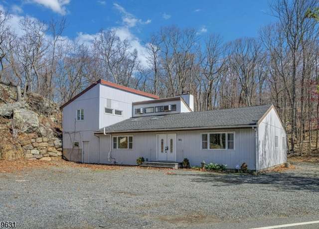 Property at 341 Lakeside Ave, Hopatcong Boro, NJ 07821-5820, 4 beds, 3.5 baths