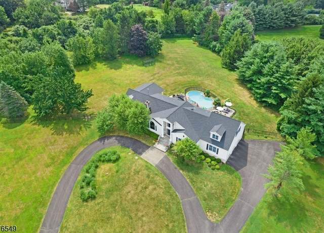 Property at 18 Kerby Ln, Mendham Boro, NJ 07945-2901, 5 beds, 4 baths
