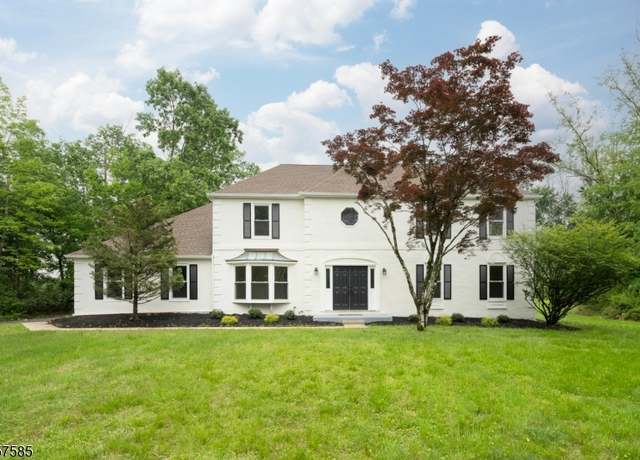 Property at 14 Edgewood Rd, Branchburg Twp., NJ 08853-4235, 4 beds, 2.5 baths