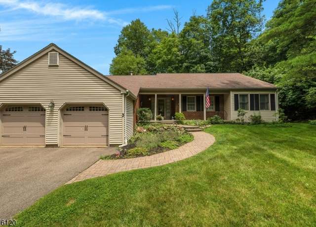 Property at 3 Sandpiper Dr, Allamuchy Twp., NJ 07840-3033, 4 beds, 2.5 baths