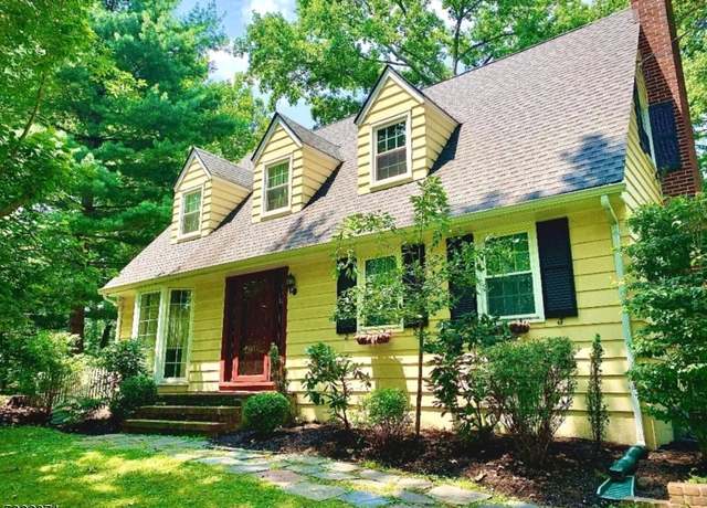 Property at 924 Maurice Ave, Rahway City, NJ 07065-2103, 3 beds, 2.5 baths