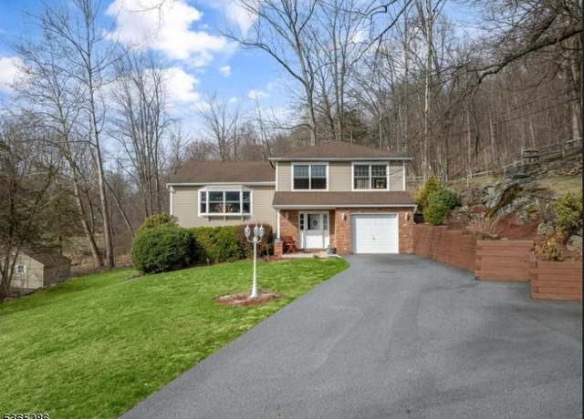Property at 11 Rolling Hills Rd, Vernon Twp., NJ 07461-4919, 3 beds, 2.5 baths