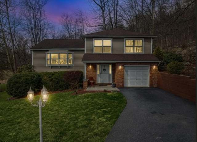 Property at 11 Rolling Hills Rd, Vernon Twp., NJ 07461-4919, 3 beds, 2.5 baths