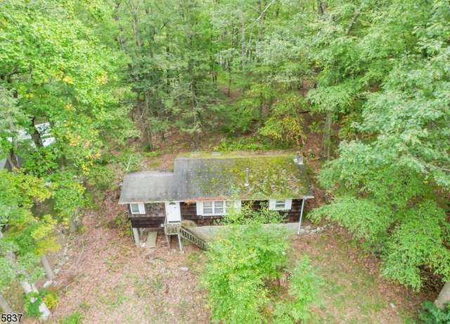 Property at 56 Appleseed Rd, Vernon Twp., NJ 07461-4742, 2 beds, 1 bath