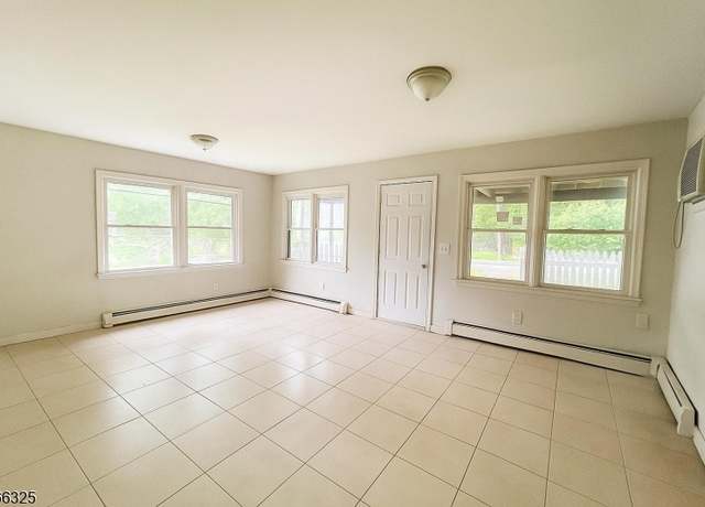 Property at 208 Fayette Ave, Wayne Twp., NJ 07470-6717, 2 beds, 1 bath