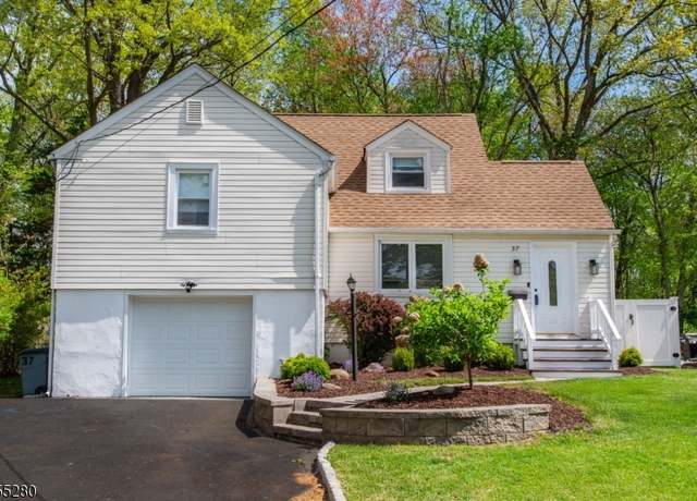 Property at 37 Beechwood Rd, Florham Park Boro, NJ 07932-2802, 3 beds, 1 bath