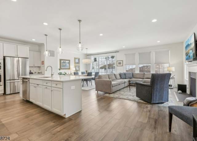 Property at 18 Warren Dr, Morris Twp., NJ 07960-4712, 3 beds, 2.5 baths