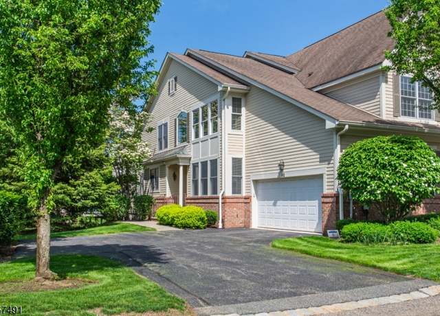Property at 92 Schindler Way, Fairfield Twp., NJ 07004, 4 beds, 4.5 baths