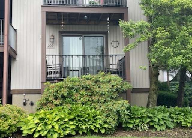 Property at 12209 Dell Pl, Stanhope Boro, NJ 07874-2896, 1 bed, 1.5 baths