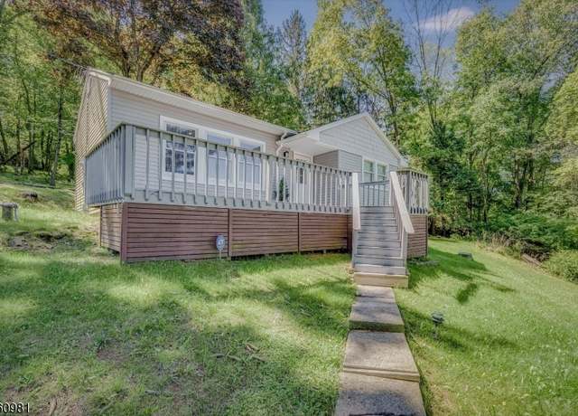 Property at 4 Hillside Ter, Green Twp., NJ 07821-2279, 2 beds, 1 bath