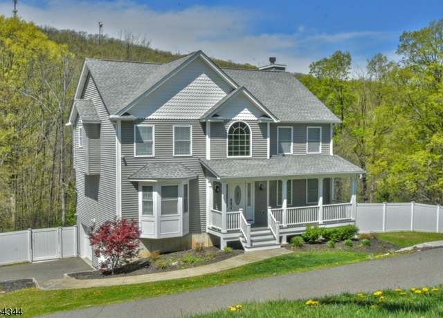 Property at 3 Susan Valley Ter, Vernon Twp., NJ 07462-3004, 4 beds, 2.5 baths