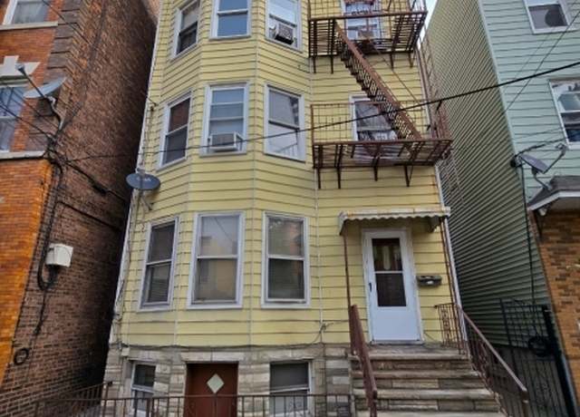 Property at 90 Warwick St, Newark City, NJ 07105-5895, 8 beds, 3 baths