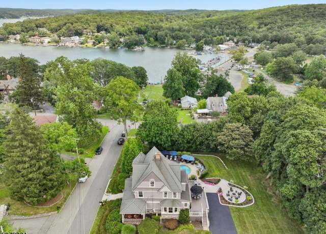Property at 14 Hopatcong Ave, Mount Arlington Boro, NJ 07856-1148, 6 beds, 4.5 baths